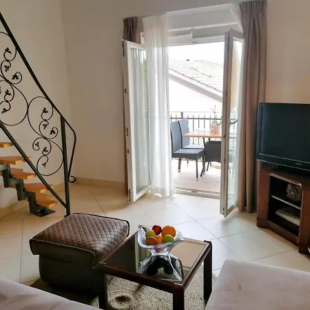 Apartment In With Sea View, Balcony, Air Conditioning, Wi-fi