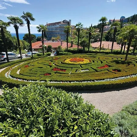 Apartment In With Sea View, Balcony, Air Conditioning, Wi-fi Opatija